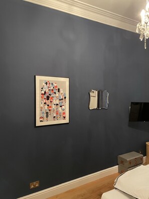 1 bedroom, desk, iron/ironing board, free WiFi - Lovely central apartment in Queens Gate, South Kensington, London  (London)
