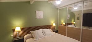 1 chambre, fer et planche à repasser, Wi-Fi gratuit, draps fournis