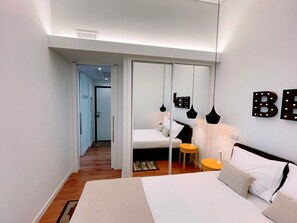 1 bedroom, iron/ironing board, Internet, bed sheets - Design Flat in Porto Downtown (Porto)