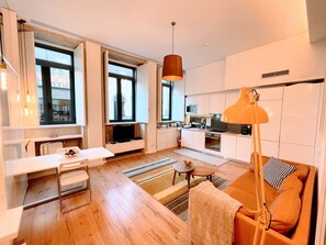 TV - Design Flat in Porto Downtown (Porto)