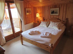 4 dormitorios, tabla de planchar con plancha, Internet y ropa de cama