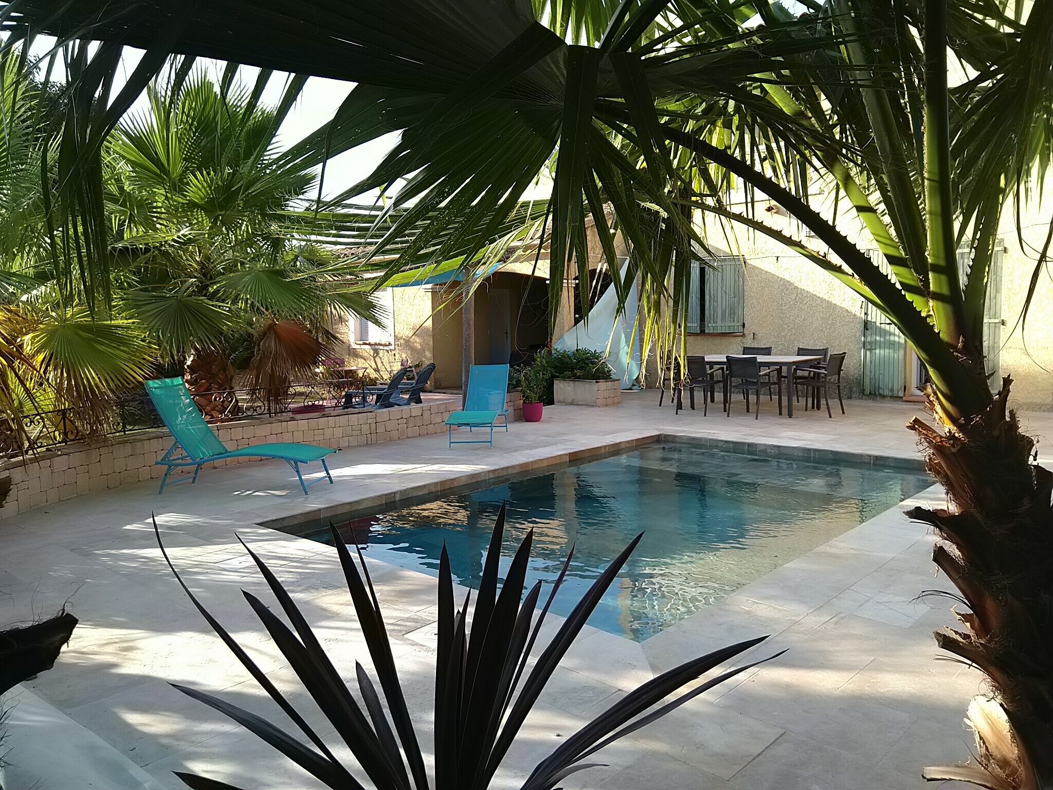 Small independent air-conditioned studio in a quiet area with private terraces and swimming pool