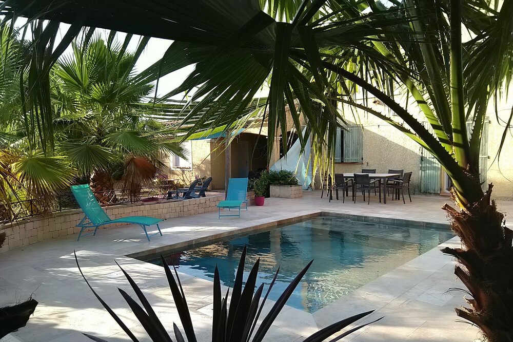 Small independent air-conditioned studio in a quiet area with private terraces and swimming pool