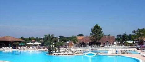 Piscine couverte, piscine extérieure