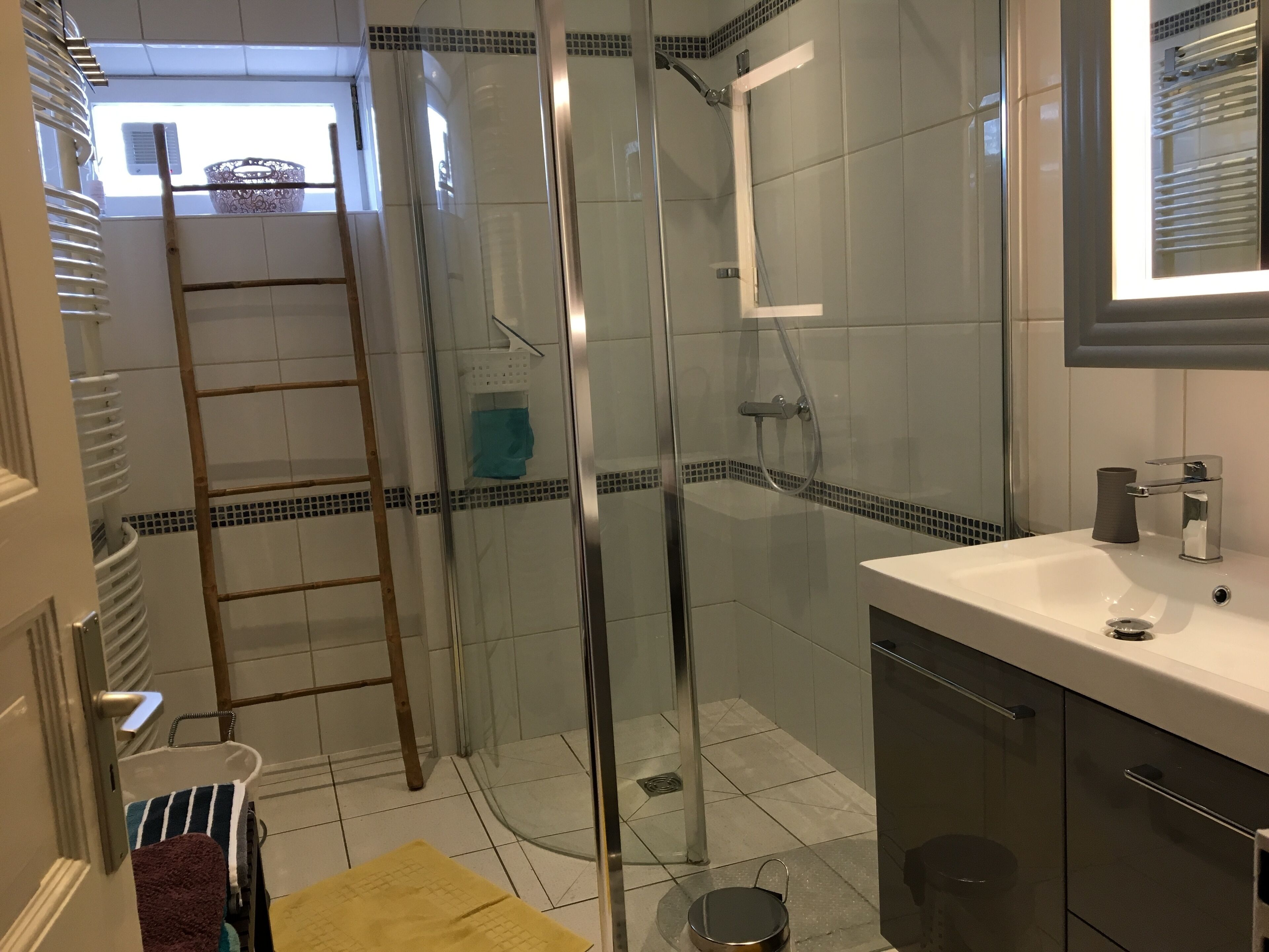 Gite Les ORMES near CHRISTMAS MARKET, C City, EUROPEAN PARLIAMENT