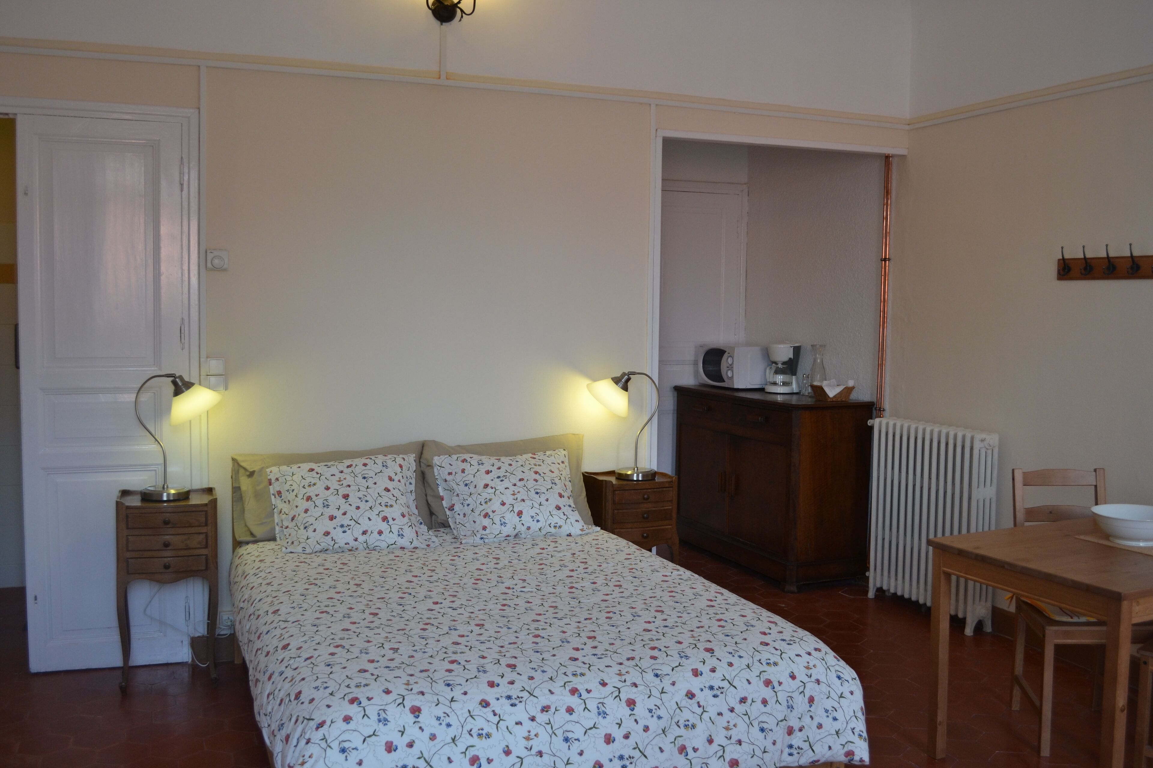 Studio in the Pyrenees: mountain biking, hiking and Catalan culture.