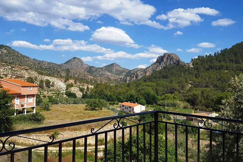 RURAL HOUSE E PUENTE DEL SEGURA