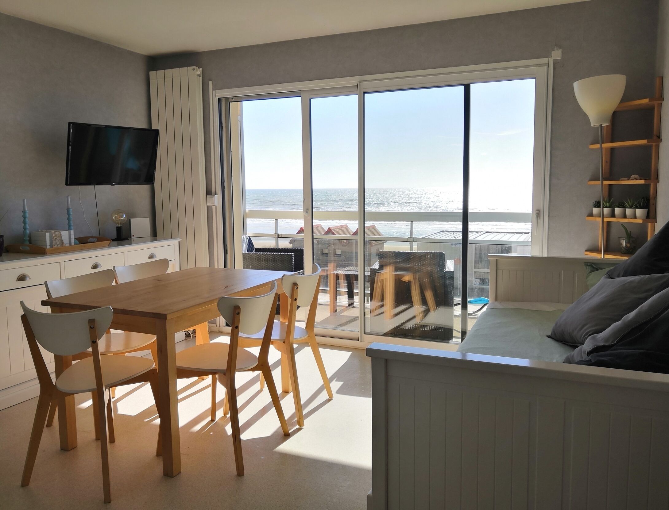 Superb studio cabin facing the sea
