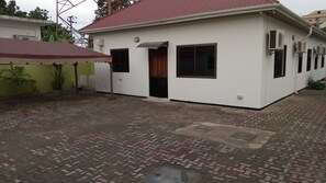 Exterior -  WIFI, AC, WASHING MACHINE, SECURITY GUARD, PARKING AND TV (DSM)