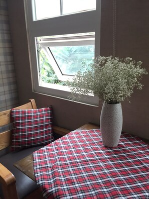 المنشأة من الداخل