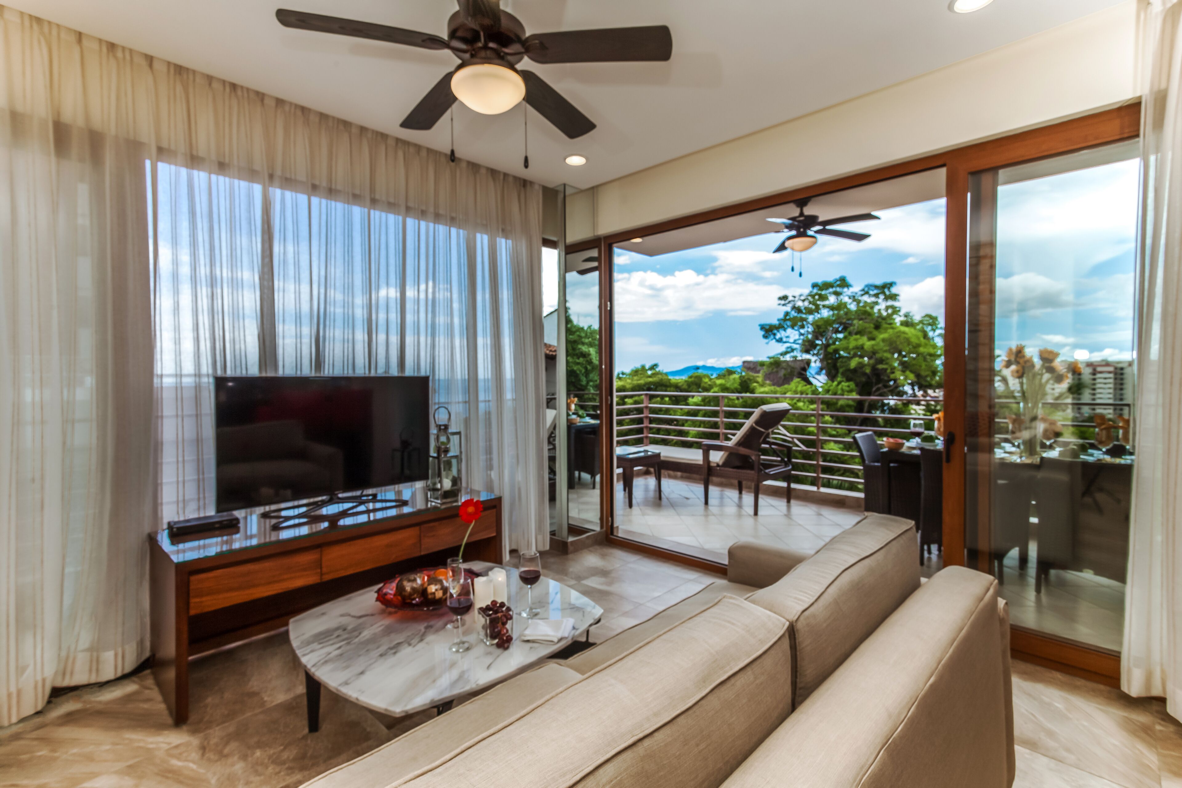 2 Bed 2 Bath Partial Ocean View Corner Suite · R104