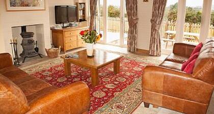 Secluded, family and pet friendly - close to Peppa Pig World and the New Forest