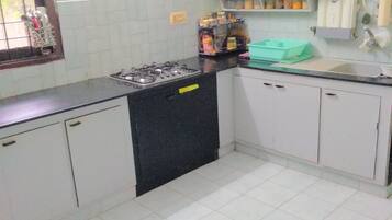 Fridge, microwave, stovetop, toaster