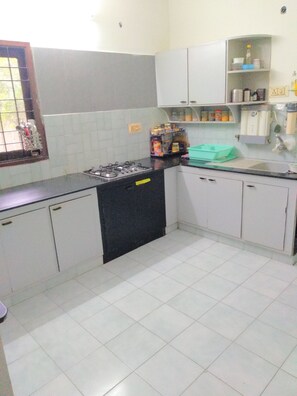 雪櫃、微波爐、爐具、多士爐