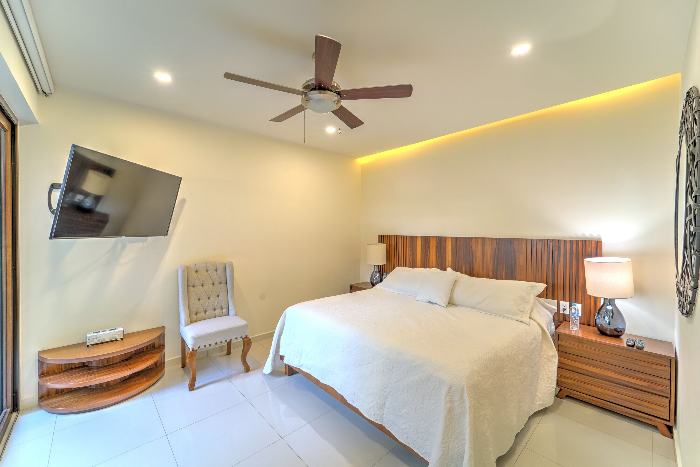 Beautiful apartment, romantic area, infinity pool & Jacuzzi,Gym, sauna.7th floor