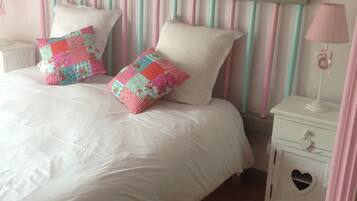 3 slaapkamers, een strijkplank/strijkijzer, gratis wifi, beddengoed