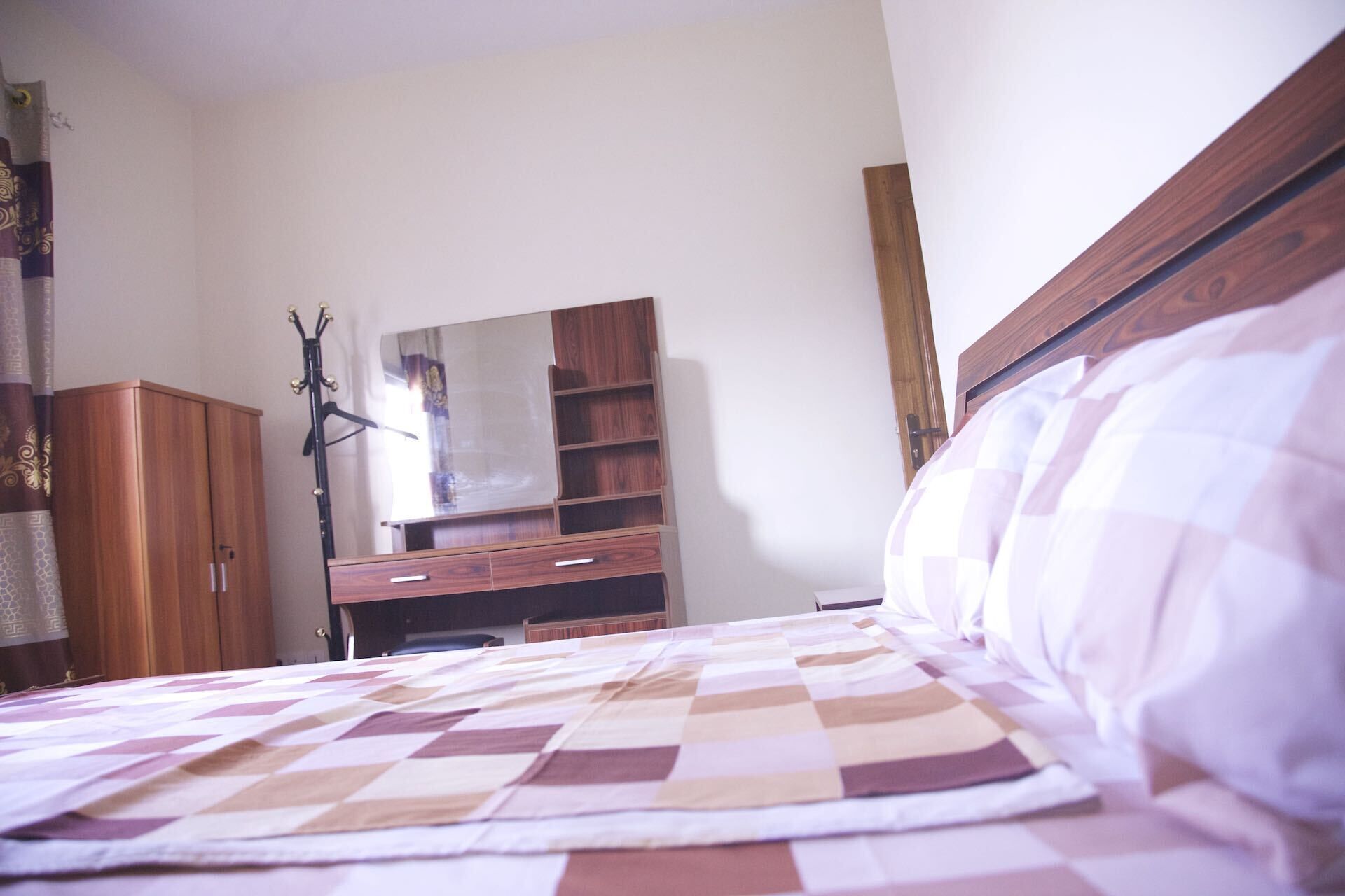 1 habitación, tabla de planchar con plancha, wifi y ropa de cama 