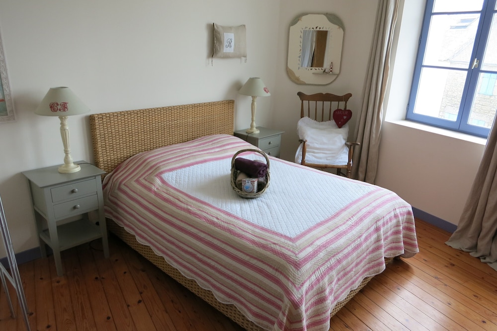 Nightly rental with breakfast included (2 nights minimum)
