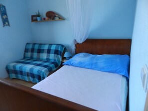 2 bedrooms, iron/ironing board, free WiFi, bed sheets