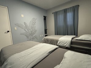 2 chambres, fer et planche à repasser, Wi-Fi, draps fournis