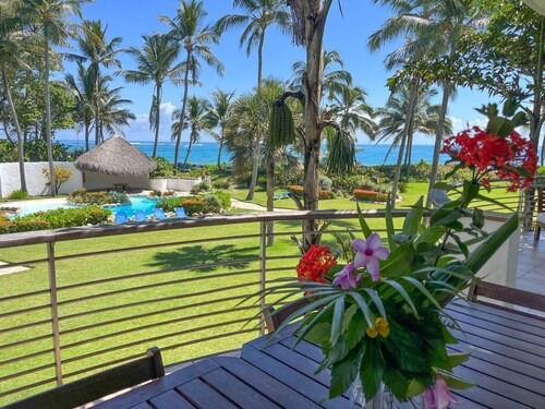Spacious & quiet 3 BR Apt. with ocean view