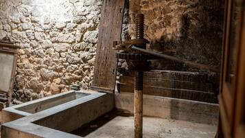 淋浴設備、風筒、廁紙