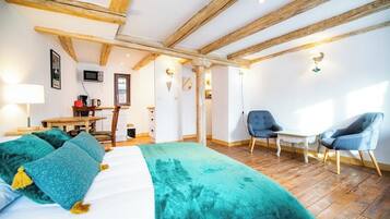 2 bedrooms, travel cot, WiFi