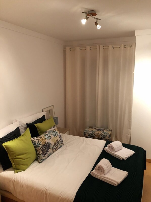 2 bedrooms, iron/ironing board, Internet