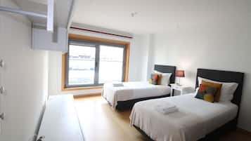 2 bedrooms, iron/ironing board, internet