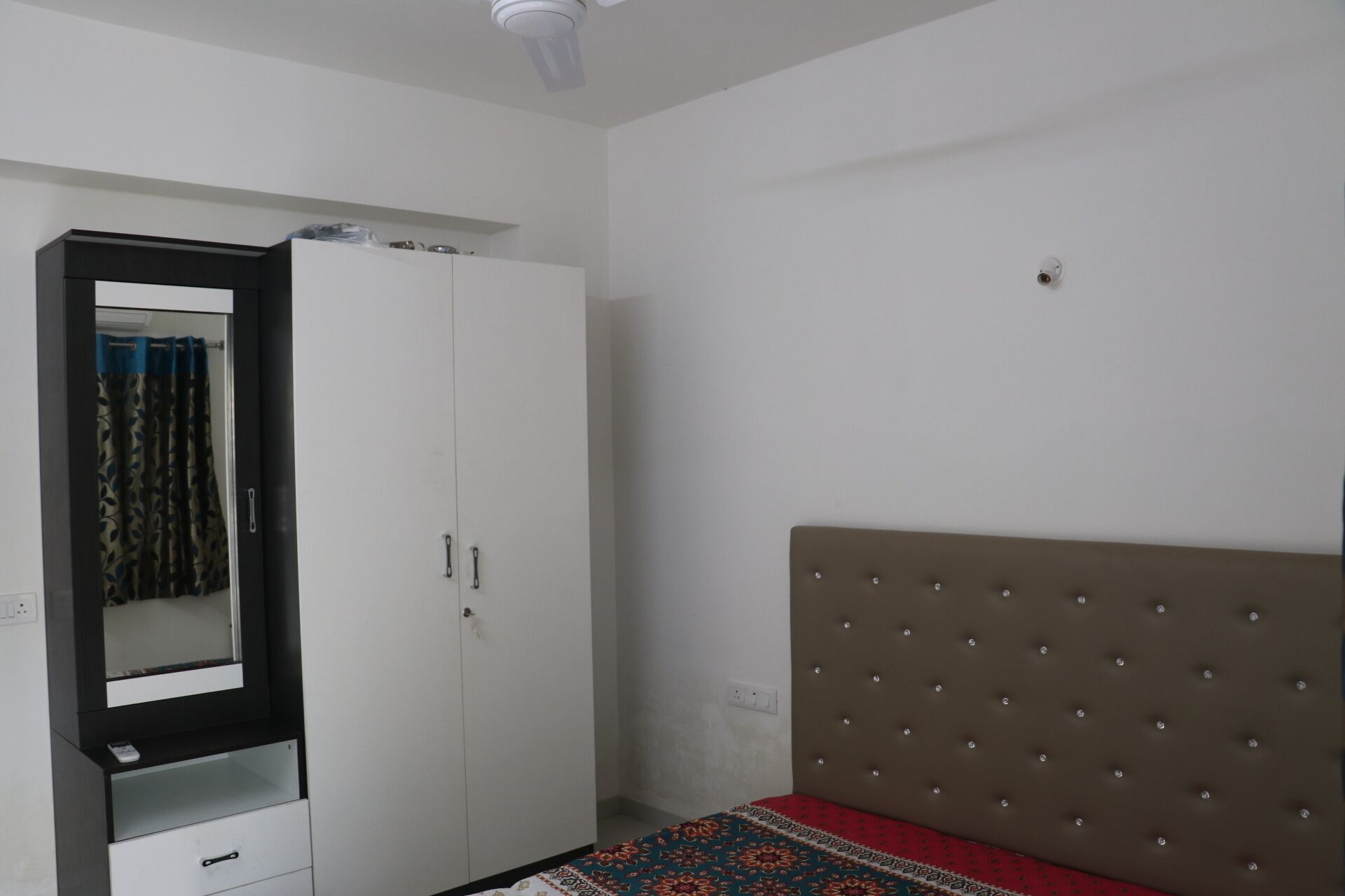 Royal Orchid 3bhk Lakend Suite