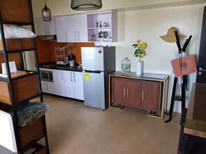 Fridge, microwave, stovetop, coffee/tea maker - Ayala Brand new 1 BR furnished for rent at downtown Davao City-wow (Davao City)