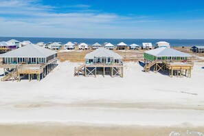 On the beach - Spacious Gulf front home w/ spectacular sunrise & sunset views (Dauphin Island)