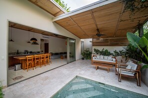 屋外ダイニングエリア