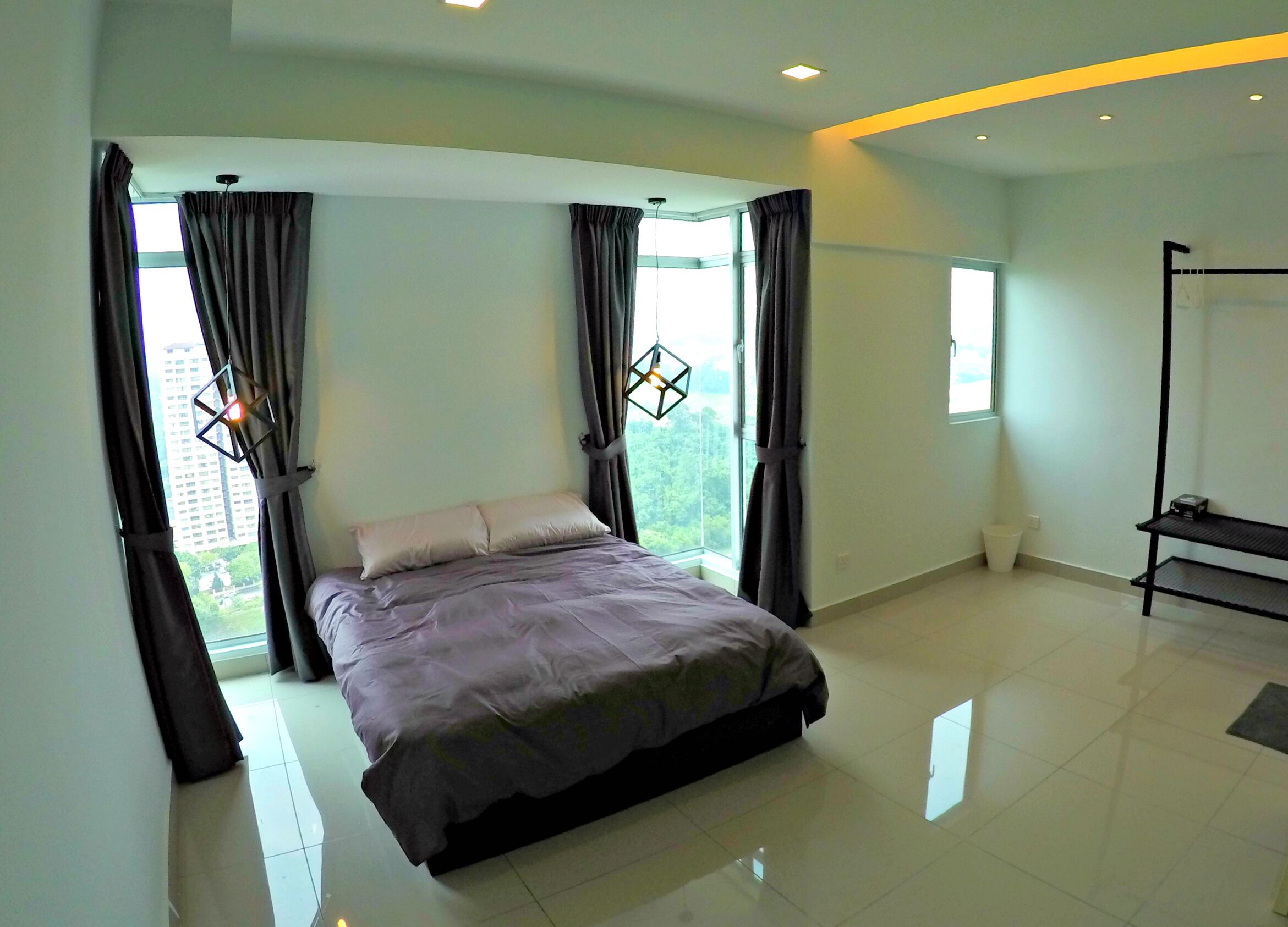 Spacious, modern, near LRT station (5 mins walking)