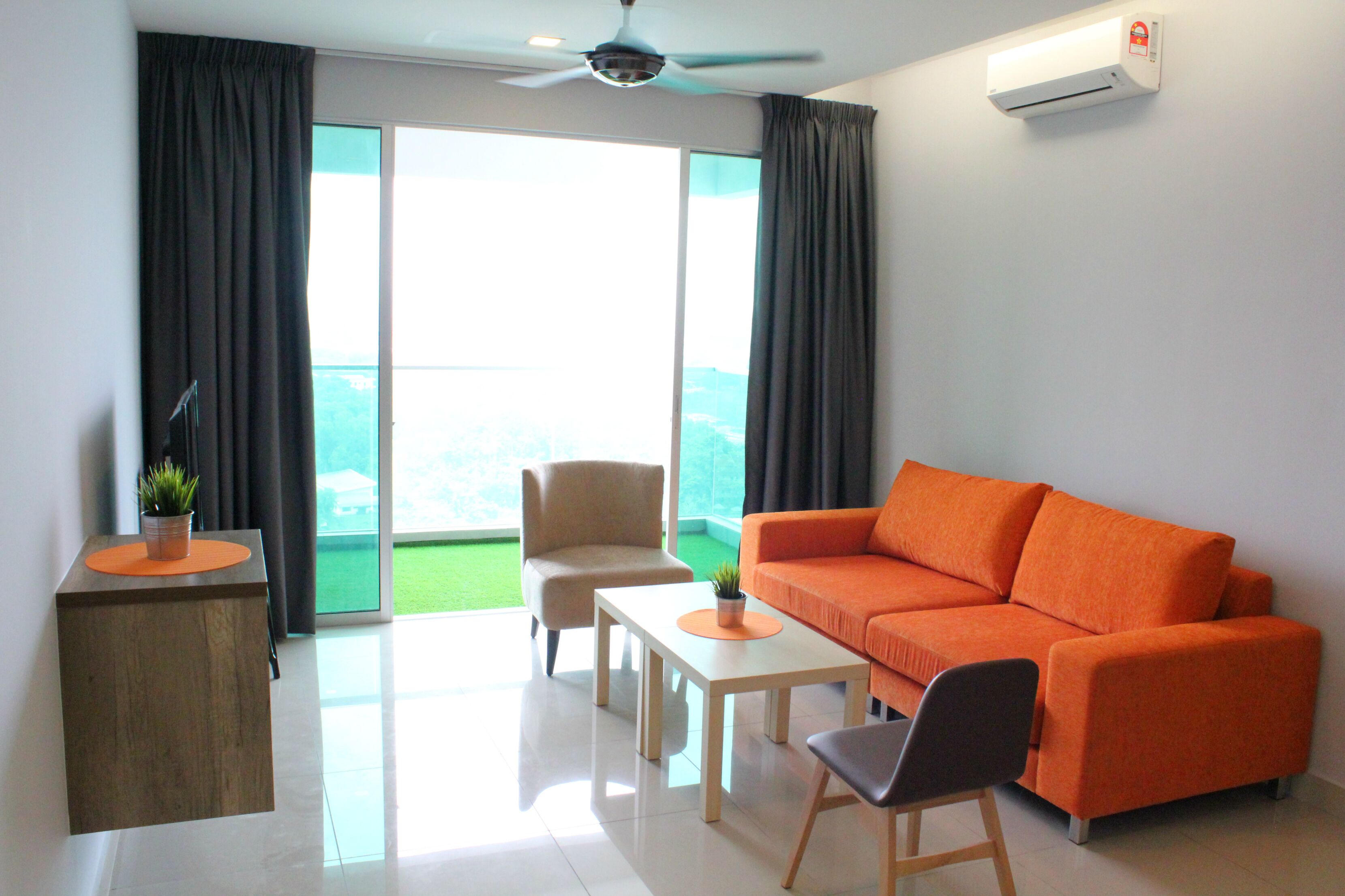 Spacious, modern, near LRT station (5 mins walking)