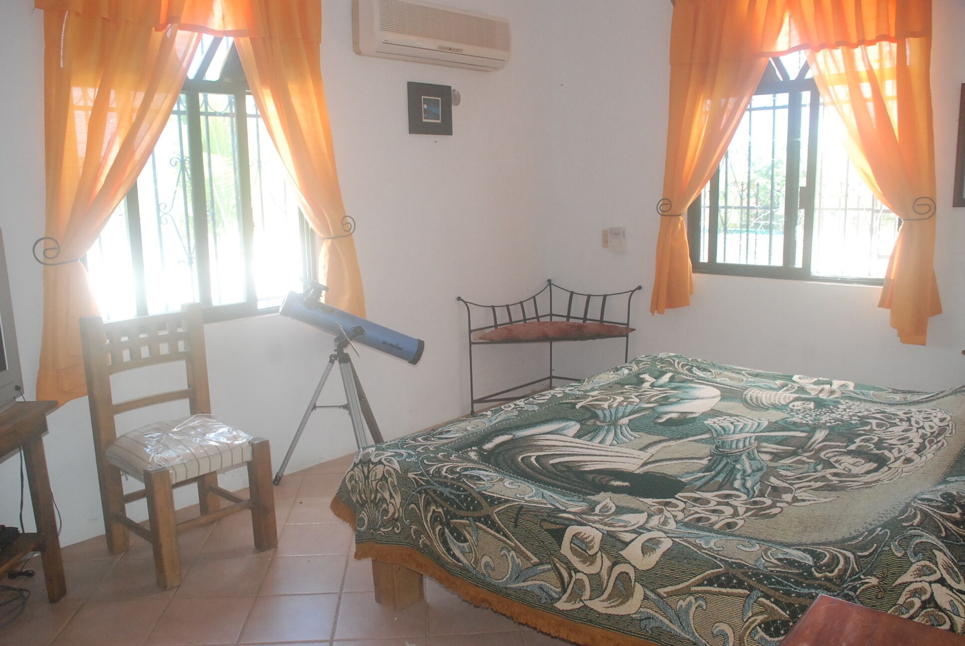 HOUSE IN THE SUN  3 FLOORS <br>SELF CONTAINED SEPARATE <br>WALK 2  FERRY WOMAN ISLAND