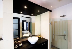 Shower, hair dryer, towels - Bukti: Very luxury villa for up to 10 people in North Bali (Desa Bukti)