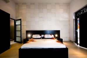 6 bedrooms, in-room safe, iron/ironing board, free WiFi