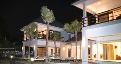 Bukti: Very luxury villa for up to 10 people in North Bali