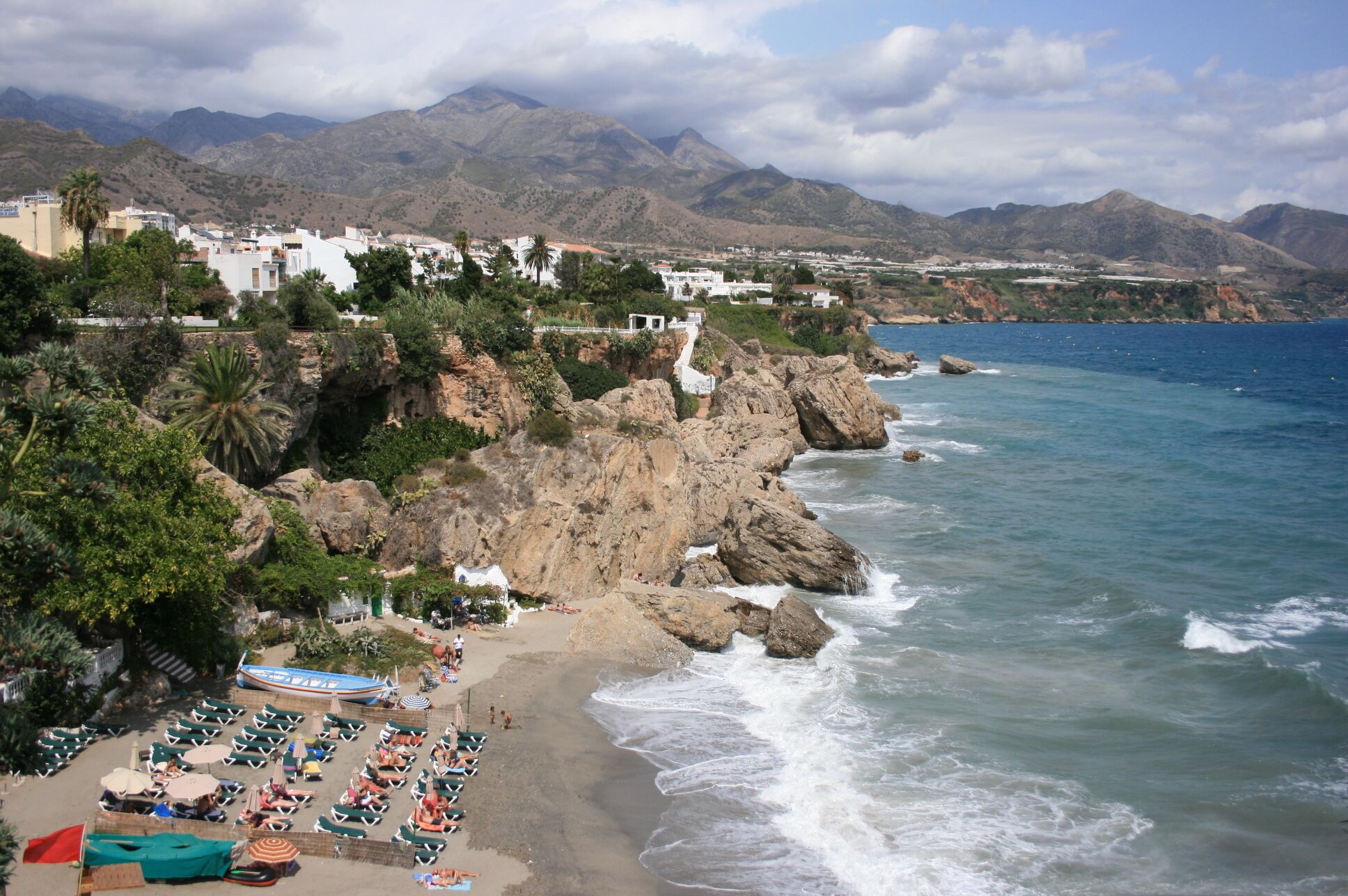 Plage à proximité, chaises longues, serviettes de plage