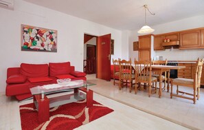 Flat-screen TV, stereo