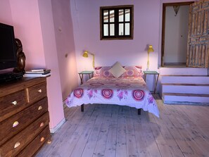 1 bedroom, free WiFi, bed sheets