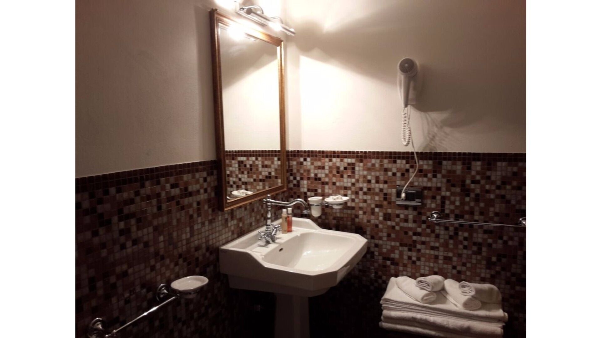 Castello Izzalini Todi Resort "Apt 8 Twins"