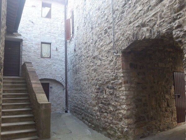 Exterior - Castello Izzalini Todi Resort "Apt 8 Twins" (Izzalini)