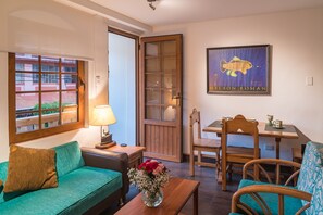 TV - Duplex Apartment. 5 rooms in downtown Baños  - Casa del Balcon (Baños de Agua Santa)