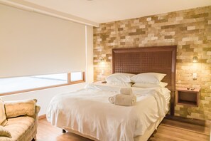 5 bedrooms, WiFi, bed sheets