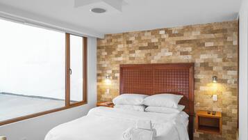 5 bedrooms, WiFi, bed sheets