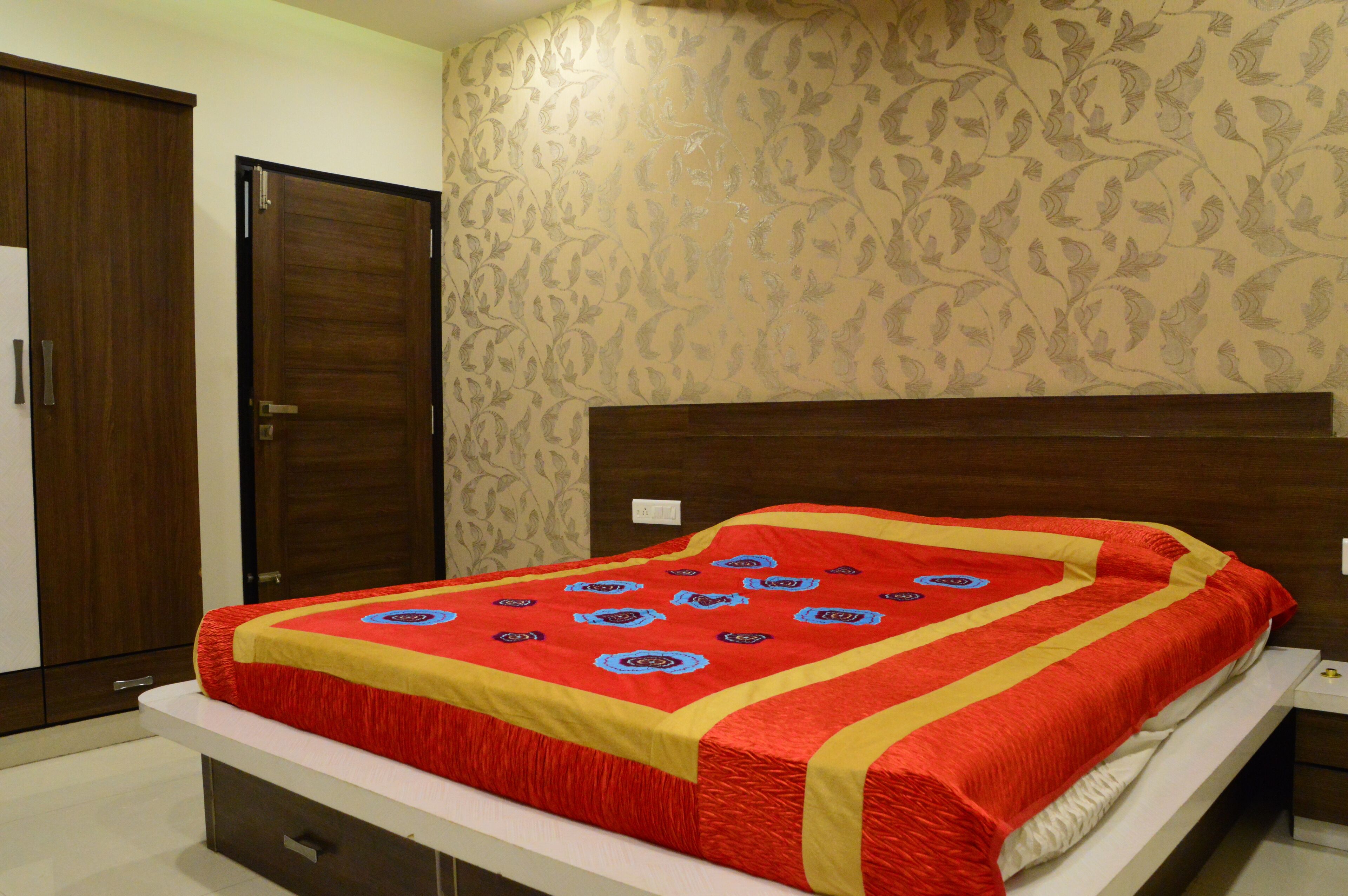 "Krishan kunj vacation home"Luxurious centrally located 4BHK Homestay Apartment