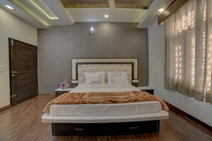 4 dormitorios, caja fuerte, tabla de planchar con plancha y wifi