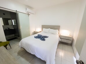 2 bedrooms, desk, iron/ironing board, free WiFi - Bahia Azure (Cabo San Lucas)
